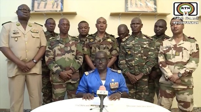 Nijer’de bir grup asker darbe yaptıklarını duyurdu