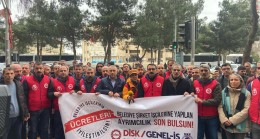 Diyarbakır Büyükşehir Belediyesi İşçileri ek protokol talebiyle basın açıklaması düzenledi