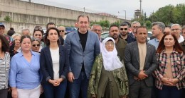 DEM Parti Eş Genel Başkanları Figen Yüksekdağ’ı ziyaret etti