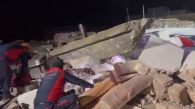 Şanlıurfa’da orta hasarlı bina çöktü: 2 Ölü 8 yaralı