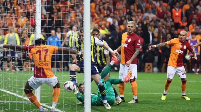 Galatasaray-Fenerbahçe maçında yaşanan olaylar