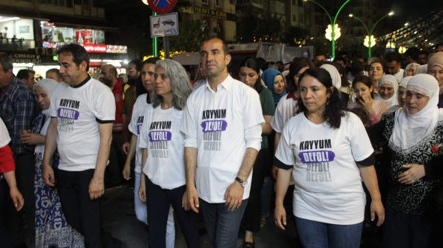 Diyarbakır’da on binler kayyuma karşı yürüdü: Sokaklar bizim, saraylar sizin