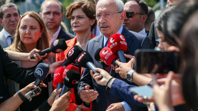 Kılıçdaroğlu, tutuklu vekil Can Atalay’ı cezaevinde ziyaret etti