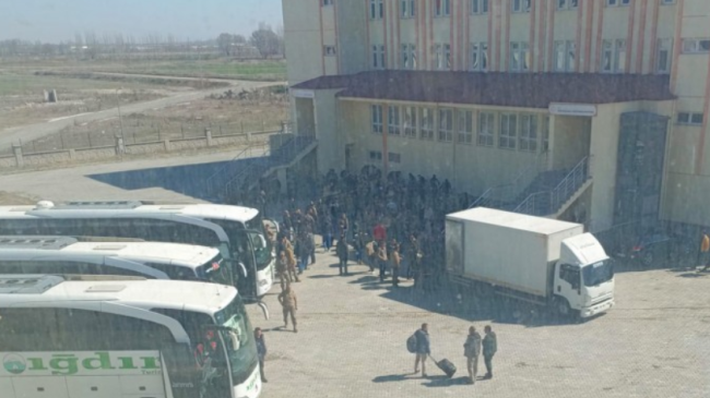 Iğdır’da taşımalı asker ve polisler için okullar tatil edildi
