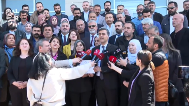 Abdullah Zeydan, Van Büyükşehir Belediyesi mazbatasını aldı