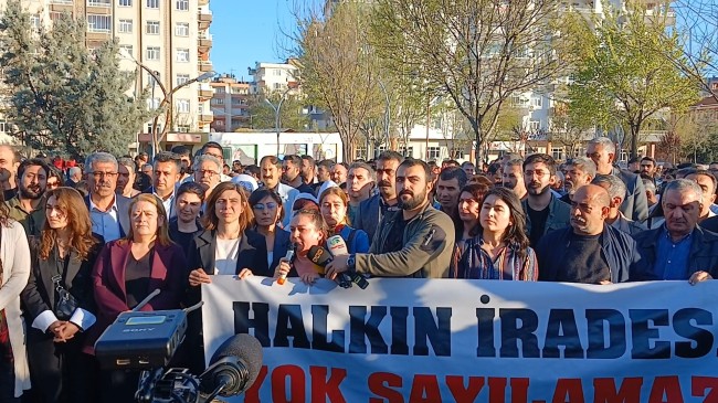 Van Büyükşehir Belediyesine kayyum atanması Diyarbakır’da protesto edildi