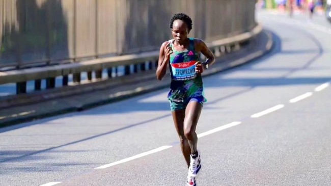 Londra Maratonu: Kadınlarda ‘dünya rekoru’ geldi