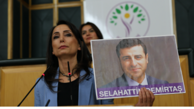Hatimoğulları’ndan Selahattin Demirtaş’a çağrı: Bize devrettiğiniz bayrağı asla yere düşürmeyeceğiz
