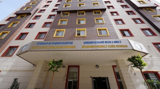 Diyarbakır’da kayyum bürokratlarına çifte maaş verildiği tespit edildi