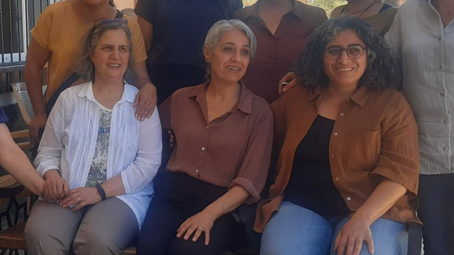 Gültan Kışanak lokma dağıttı