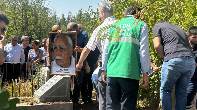 Kürt Siyasetçi Tarık Ziya Ekinci Diyarbakır’da son yolculuğuna uğurlandı