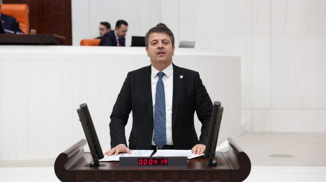 Tutdere: Deprem illerindeki sağlık çalışanları Tıp Bayramına buruk girdi